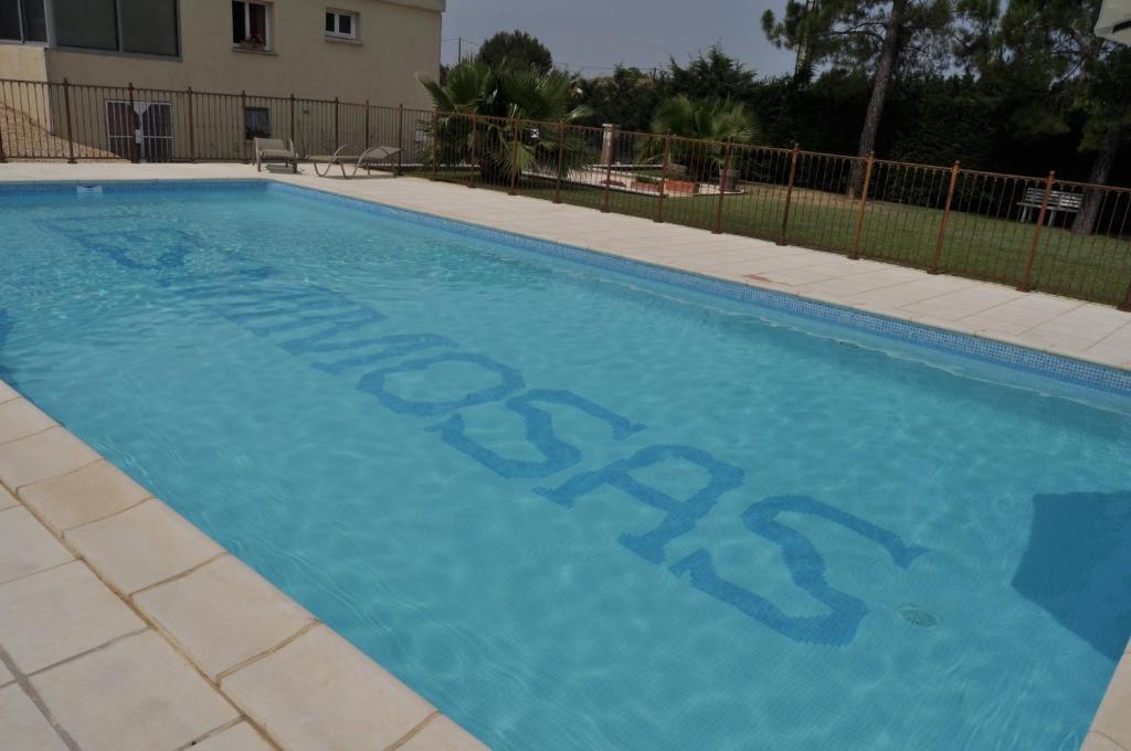 Les Mimosas Hotell Lunel  Exteriör bild