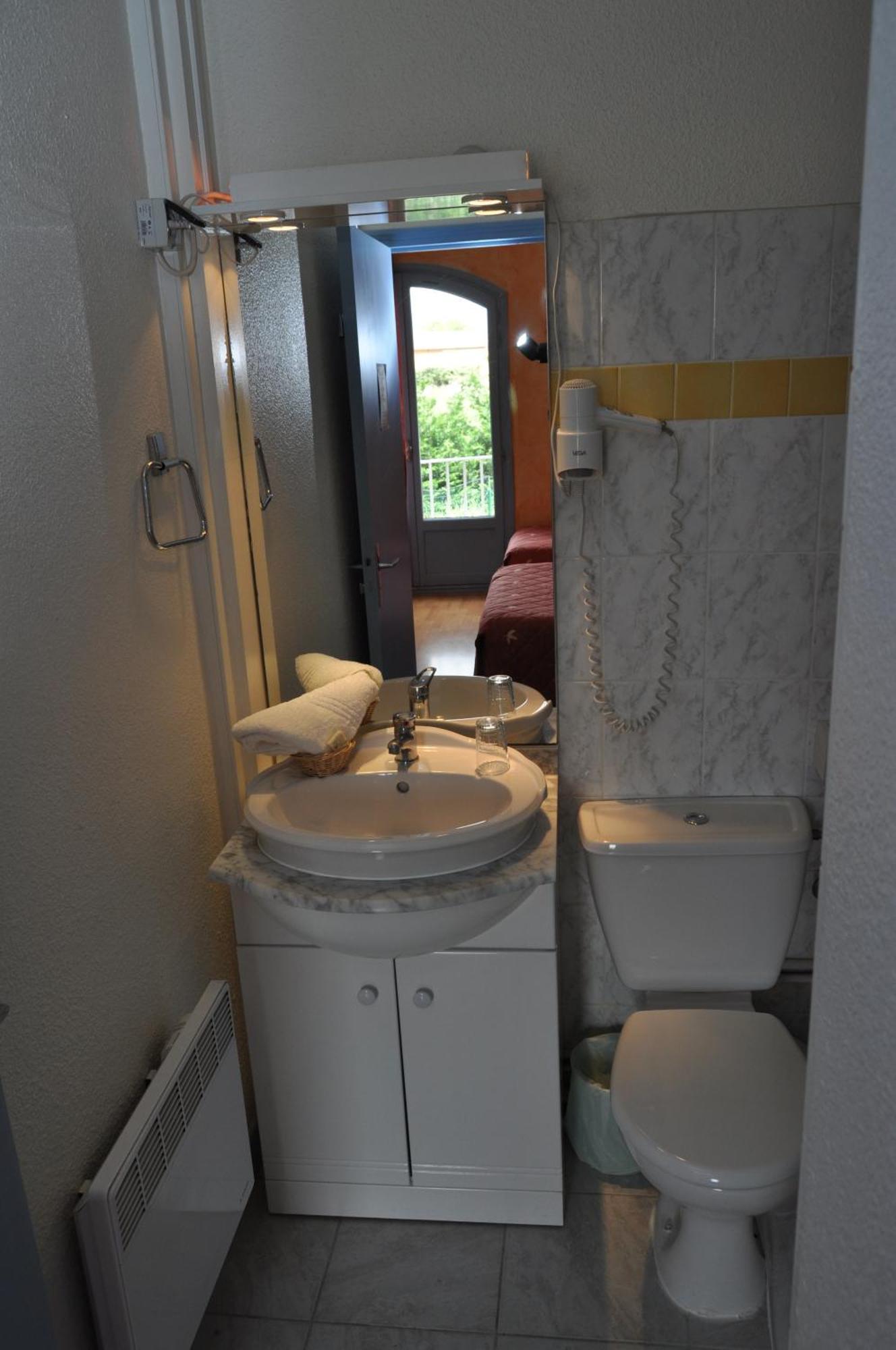 Les Mimosas Hotell Lunel  Exteriör bild