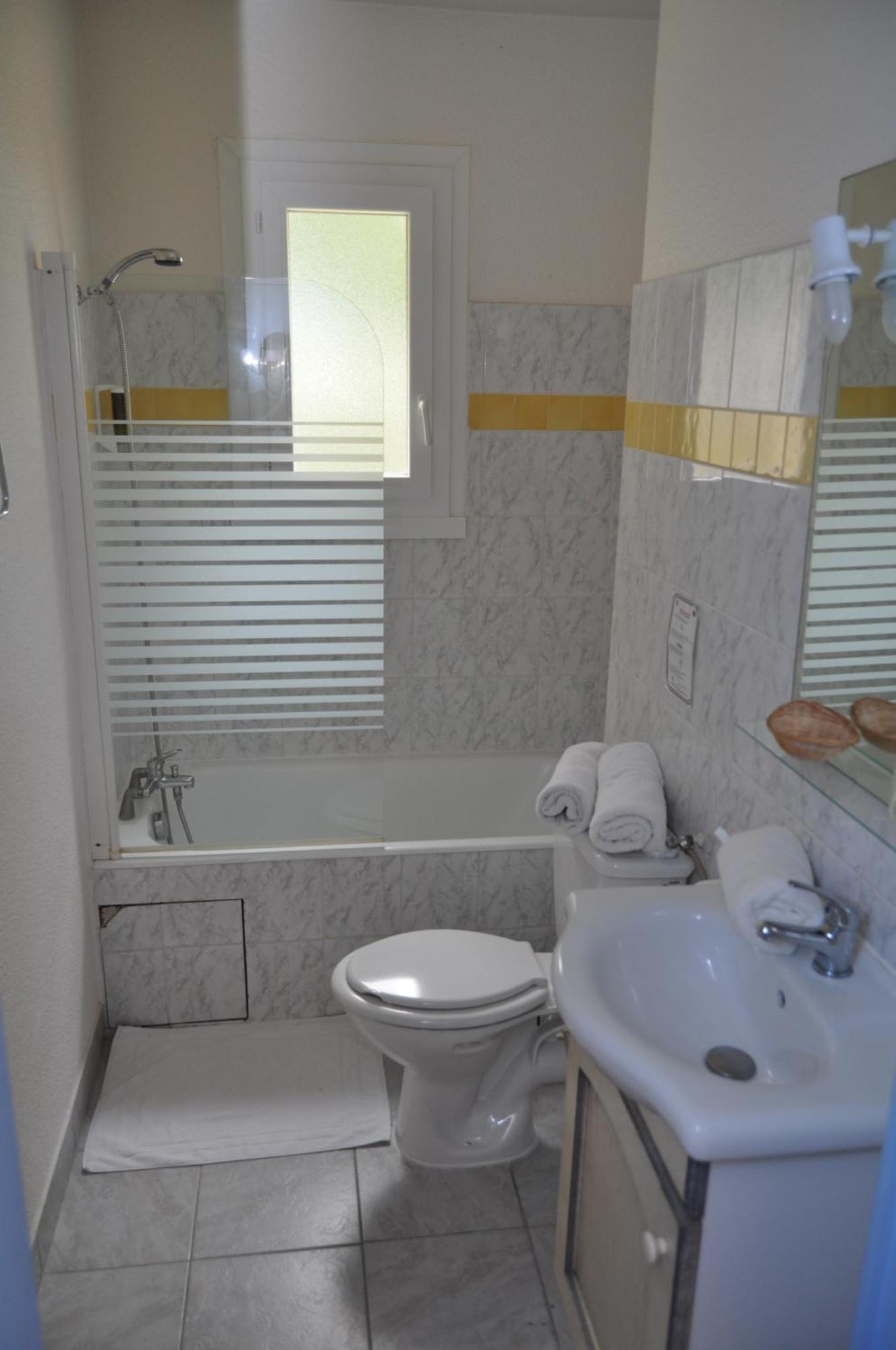 Les Mimosas Hotell Lunel  Exteriör bild